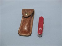 3.5" Swiss Army Knife W/Camillus Leather Case