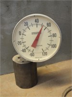 METAL MOUNTED THERMOMETER