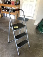 Rubbermaid 3 step ladder