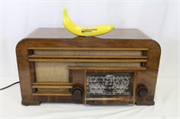 Vintage 1940s Zenith "2-85" Radio