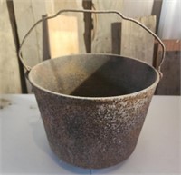 Vintage cast iron pot with handle