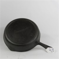 UNMARKED #7 CAST IRON SKILLET W/ HEAT RING