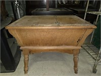Vintage Wooden Decorative Side Table w Storage