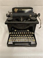 1926 LC Smith & Bros No.8 Typewriter with case