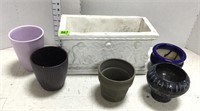 Planter w/Cherubs & (5) Small Pots