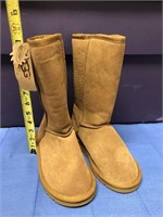 UGG Boots - tan size 7 w/tag