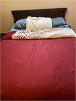 QUEEN SIZE BED WITH FRAME BLANKET SHEETS PILLOWS