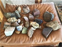 Lot of random agates and others
