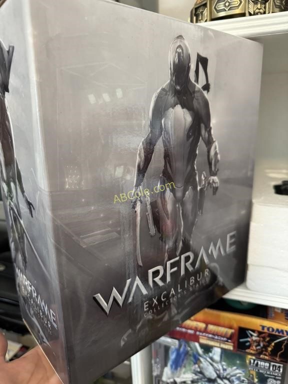 Warframe Excalibur Collector's statue in original