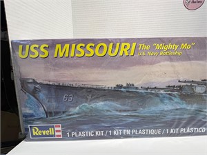 REVELL New USS Missouri "The Mighty Mo" Model Kit