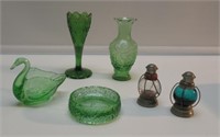 GREEN GLASS LOT SWAN VASE NOTE: HAS A CRACK,