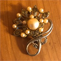 Rhinestone & Faux Pearl Flower Brooch Pin