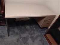 Metal desk 60 x 30 drawers very sturdy