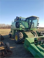 John Deere 6620 Combine