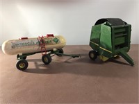 ERTL 4164-9011 Anhydrous Amonia trailer & JD baler