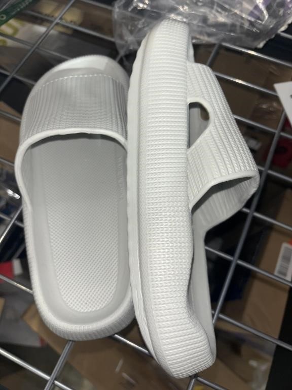 Size 36-37 Women's Slippers