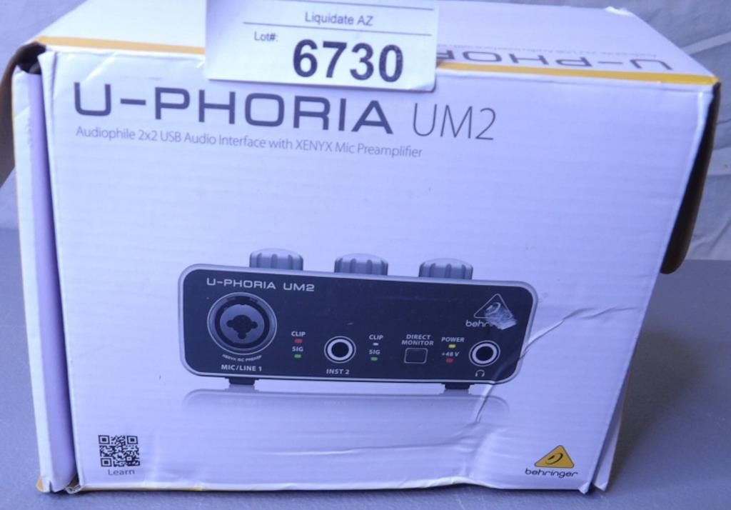 Behringer U-phoria Um2 Audio Interface