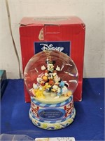 VINTAGE DISNEY SNOW GLOBE