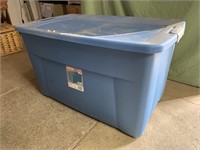 35 gallon tote with lid
