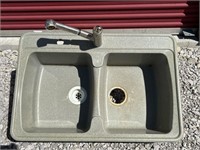 Double Sink With Sprayer