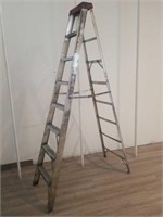8-ft step ladder pick up at Beacon Hill