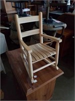 Small chair. 24x14x14.