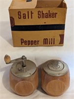 WOOD PEPPER MILL & SALT SHAKER