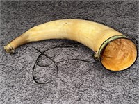 ANTIQUE MUZZLE LOADER BLACK POWDER HORN