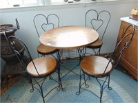 Ice Cream Parlor Table & (4) Chairs