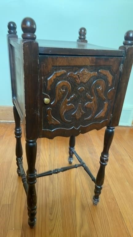 Vintage Small Wood End Table With Door