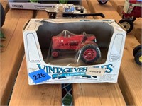 IH Farmall 300 1/43 in box