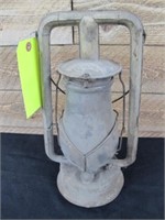 OLD HANGING BARN LANTERN  DIETZ 14H