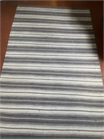 Area Rug in Grey and White