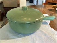 Lg green heavy casserole dish 9” round