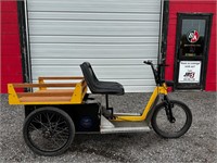 Gas Powered 3 Wheeler Scooter w/Dumpbox