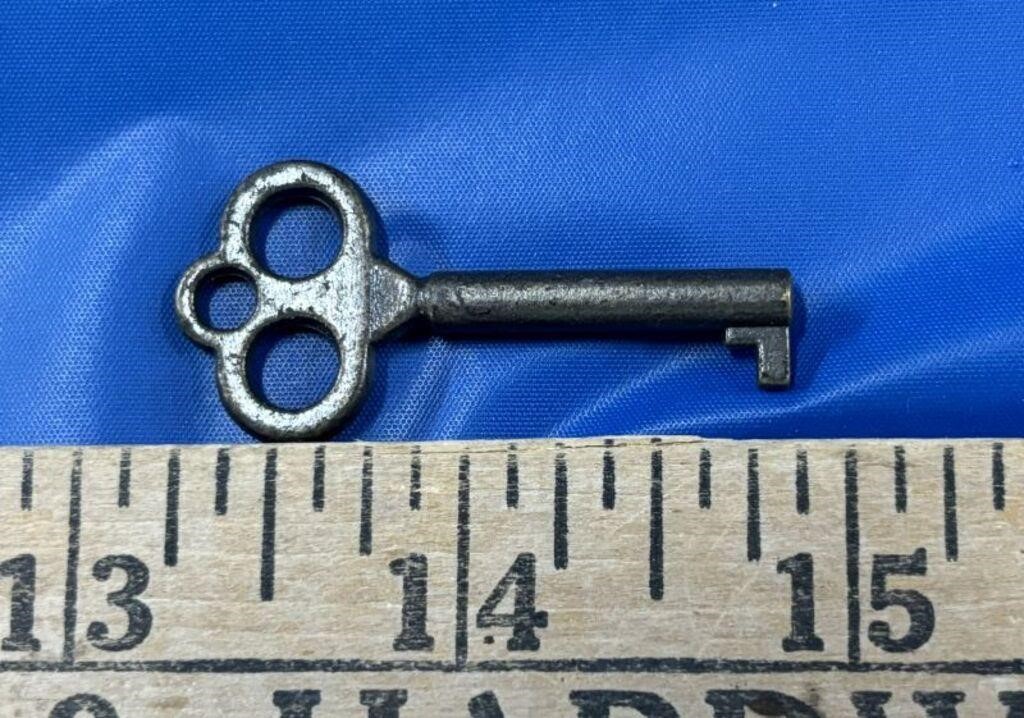 WW! Vintage Skeleton Key
