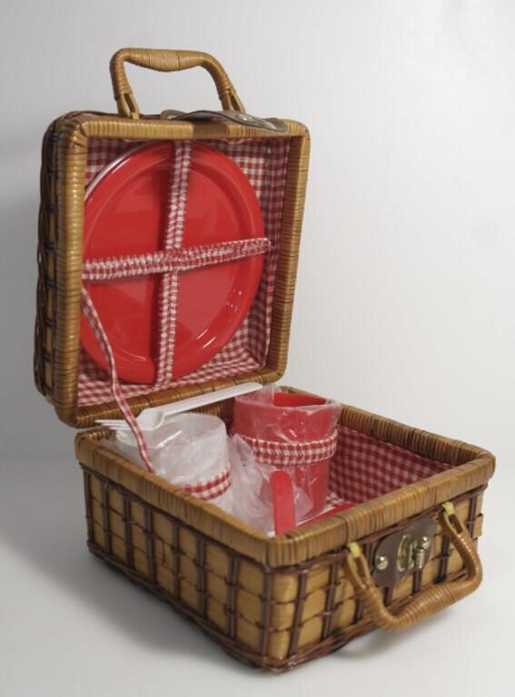 VINTAGE WICKER PICNIC BASKET W/ PLATES, CUPS, UTES