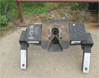 Reese max 15,000 lbs 5th wheel hitch. Located at