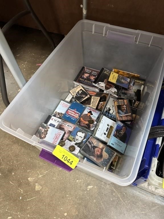 LARGE LOT OF CASSETTE TAPES