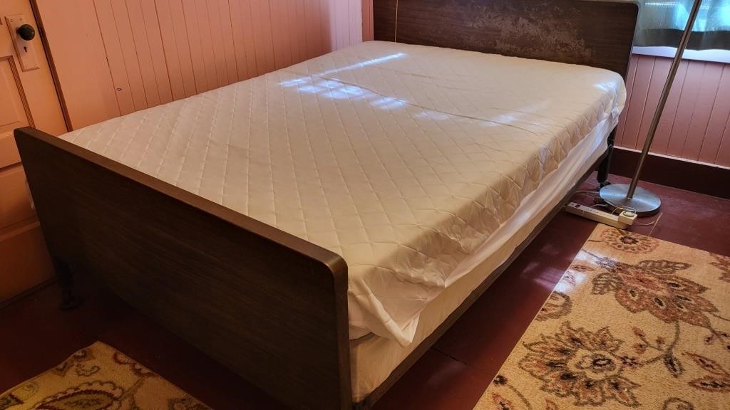 Vintage full size metal bed