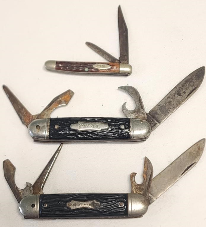3 Vintgae pocket knives, kamp king, case & crest