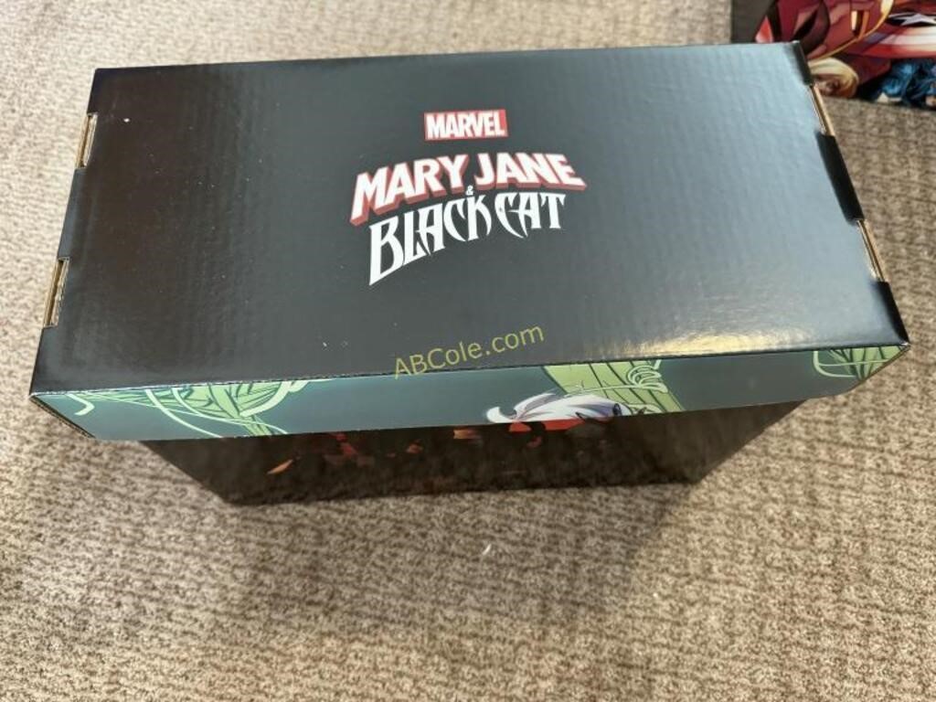 Marvel box filled with comic books (50+) Mary