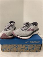 Brooks Size 8.5 Womens Walking Shoes