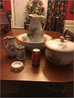 Beautiful antique vanity set that is very large- d