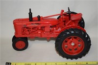 ERTL McCormick Farmall H Diecast Tractor 1986