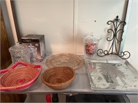 Shelf lot - Crystal biscuit box, glass candy