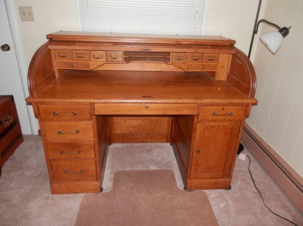 Lg. Antique solid oak roll top desk