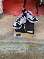 NEW womens NIKE Jordans with BOX!!! size 7.5