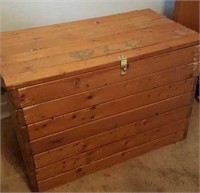 Wood linen chest, homemade look
