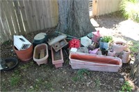 PLASTIC FLOWERPOT LOT, BIRD FEEDERS